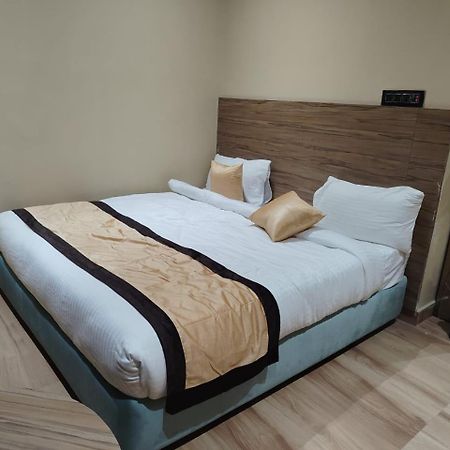 The Velvet Sky Hotel & Resort Bahraich ภายนอก รูปภาพ