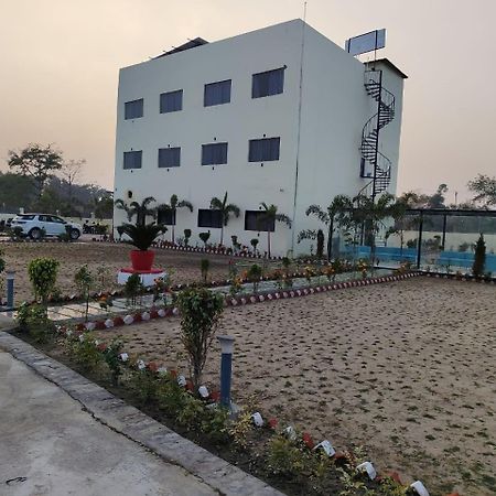 The Velvet Sky Hotel & Resort Bahraich ภายนอก รูปภาพ