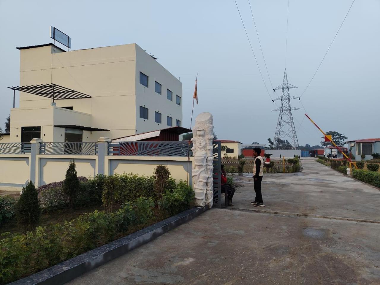 The Velvet Sky Hotel & Resort Bahraich ภายนอก รูปภาพ