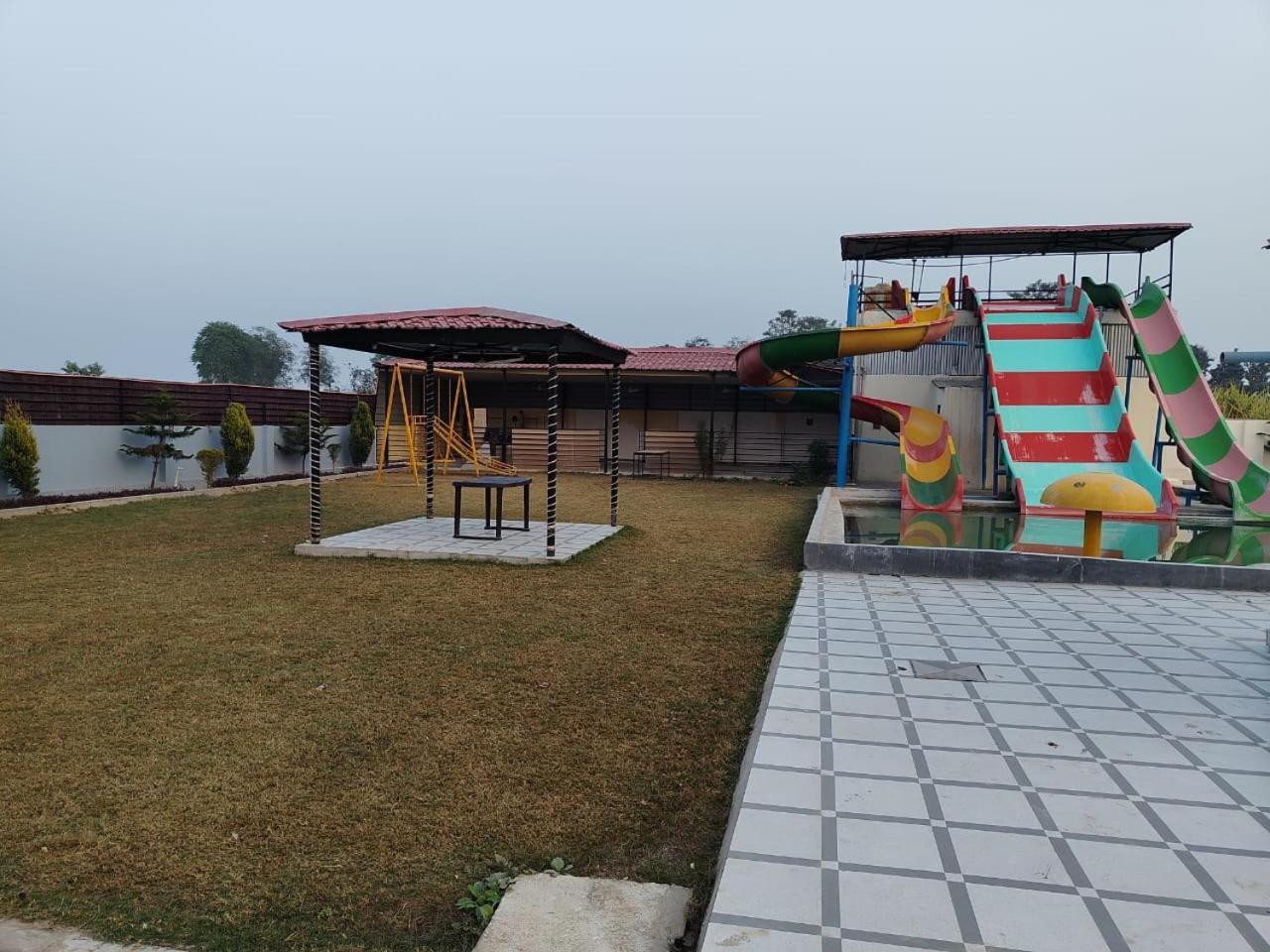 The Velvet Sky Hotel & Resort Bahraich ภายนอก รูปภาพ