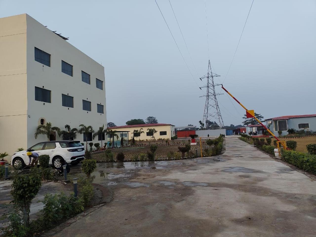 The Velvet Sky Hotel & Resort Bahraich ภายนอก รูปภาพ